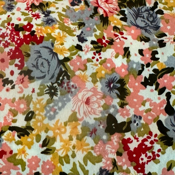 💐Shein flower blouse with buttons going down on the chest.💐 - Picture 3 of 4